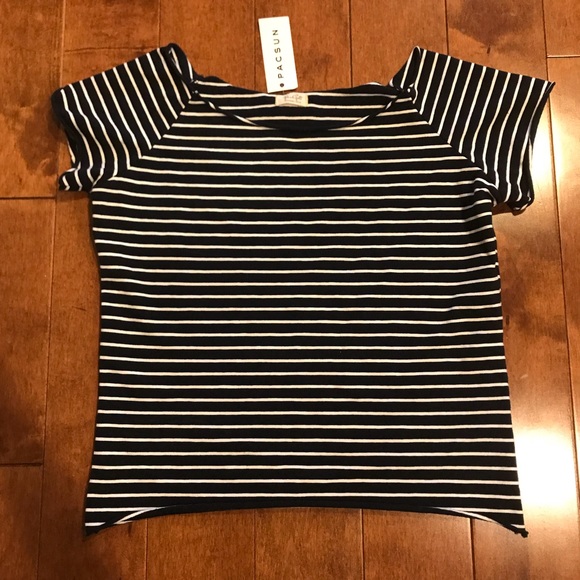 Brandy Melville Tops - NWT brandy melville top
